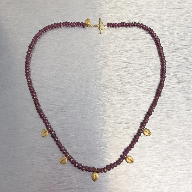 Jane Bohan 14k Gold Merlot Brazilian Garnet Bead Leaf Necklace 18" RETIRED